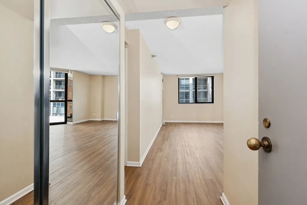 33 West Delaware Street Chicago IL 60610