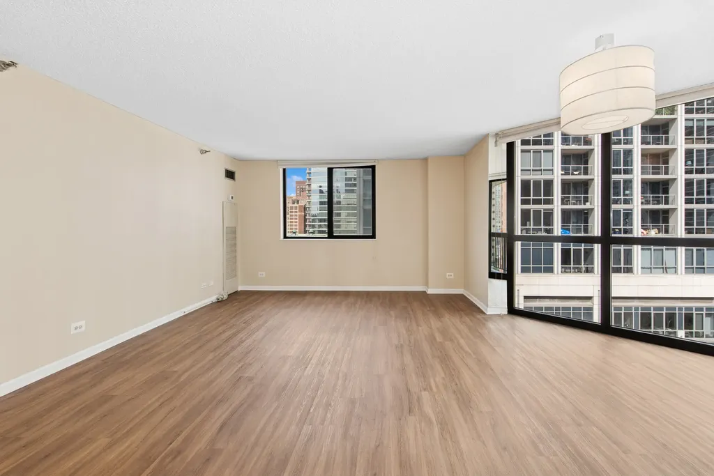 33 West Delaware Street Chicago IL 60610