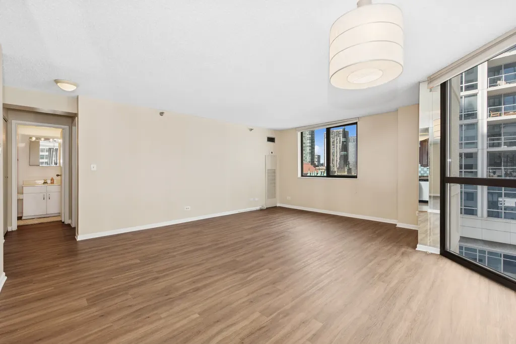 33 West Delaware Street Chicago IL 60610