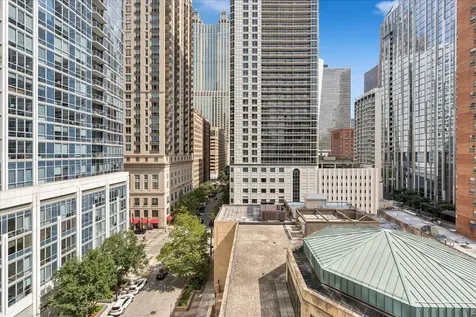 33 West Delaware Street Chicago IL 60610