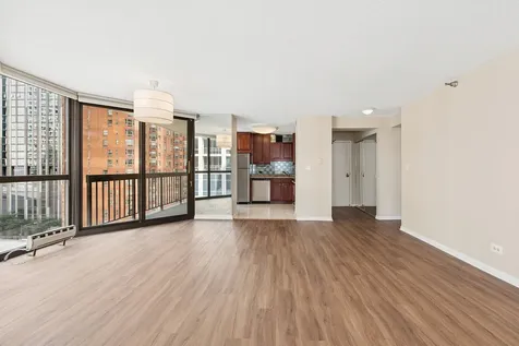 33 West Delaware Street Chicago IL 60610