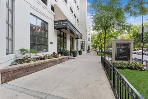 33 West Delaware Street Chicago IL 60610