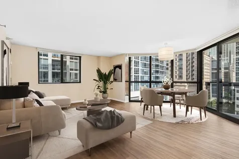 33 West Delaware Street Chicago IL 60610