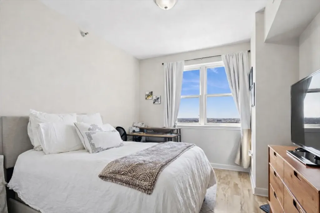 5 East 14th Place Chicago IL 60605