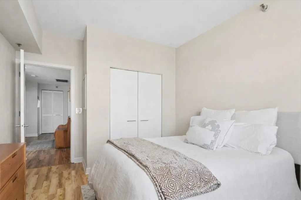 5 East 14th Place Chicago IL 60605