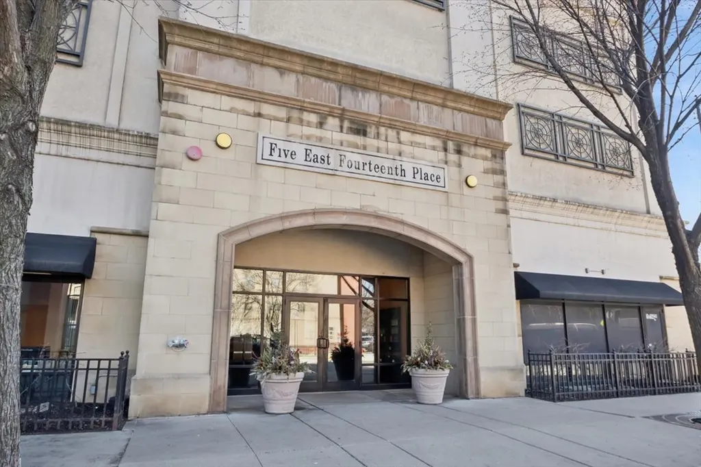 5 East 14th Place Chicago IL 60605