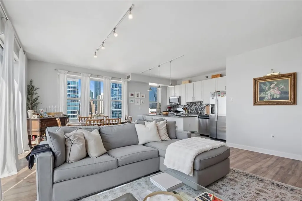 5 East 14th Place Chicago IL 60605