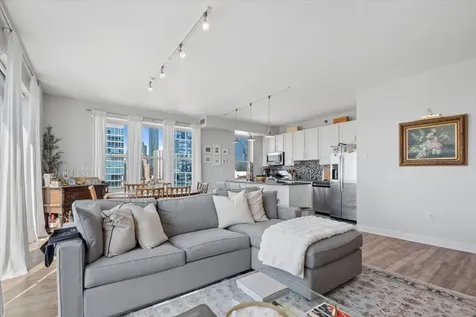 5 East 14th Place Chicago IL 60605