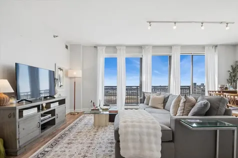 5 East 14th Place Chicago IL 60605