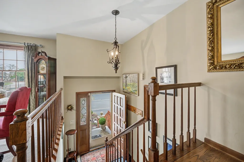 827 North Driveway Glen Ellyn IL 60137