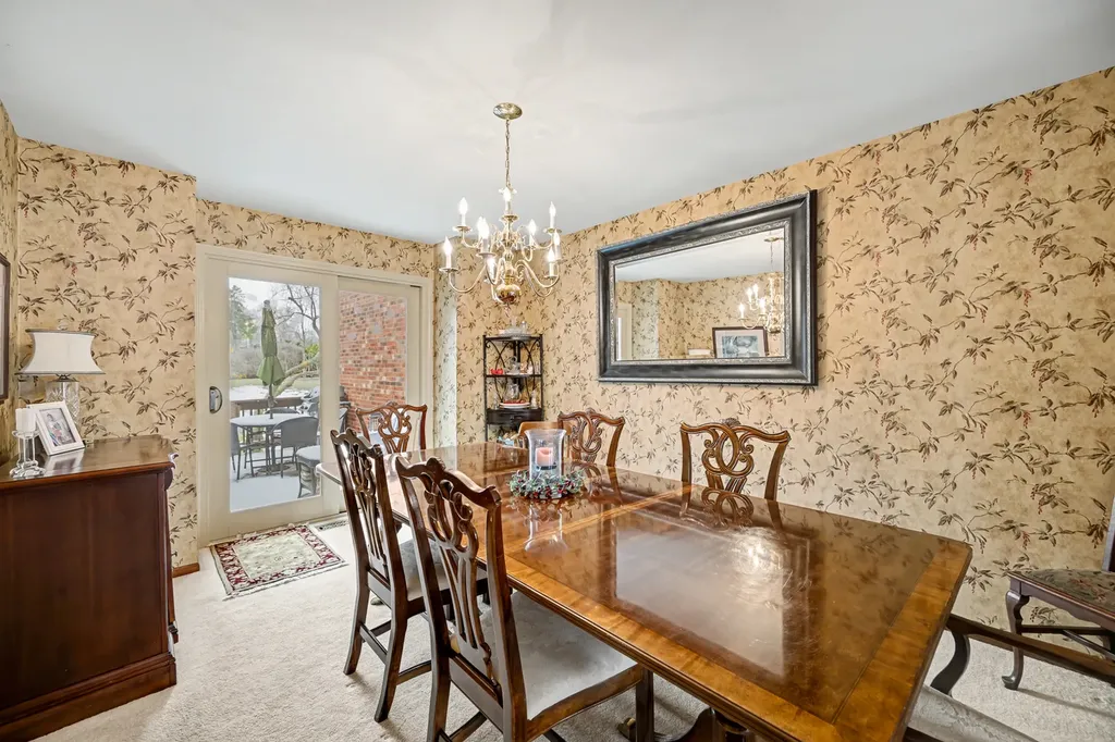 827 North Driveway Glen Ellyn IL 60137