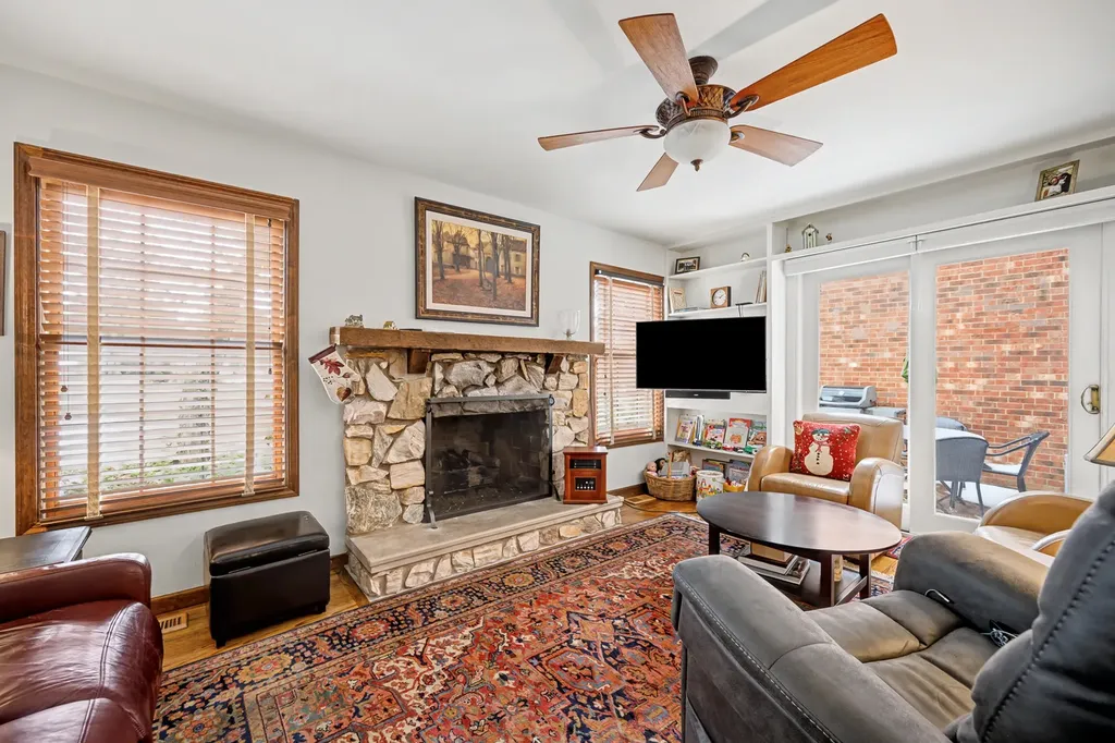 827 North Driveway Glen Ellyn IL 60137