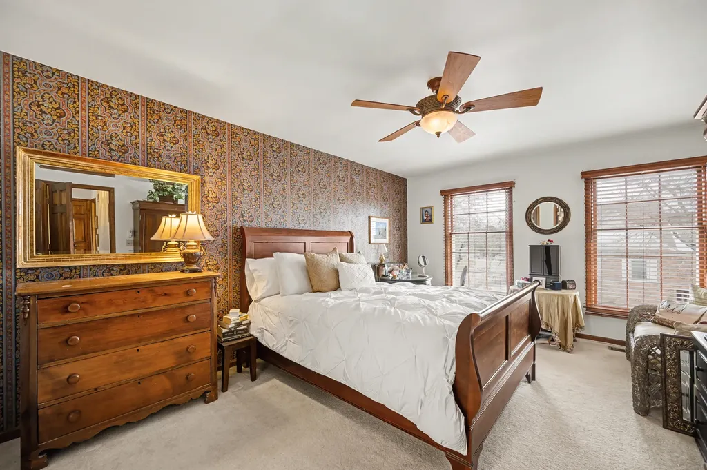 827 North Driveway Glen Ellyn IL 60137