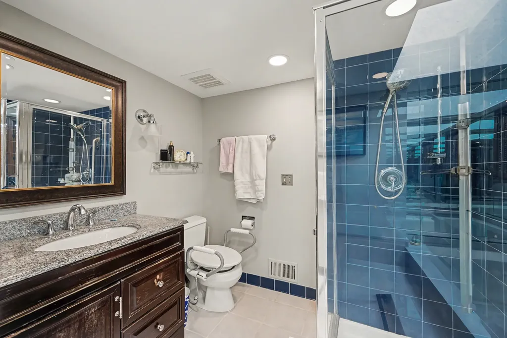 827 North Driveway Glen Ellyn IL 60137