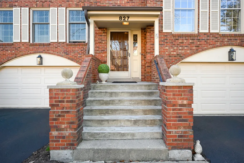 827 North Driveway Glen Ellyn IL 60137