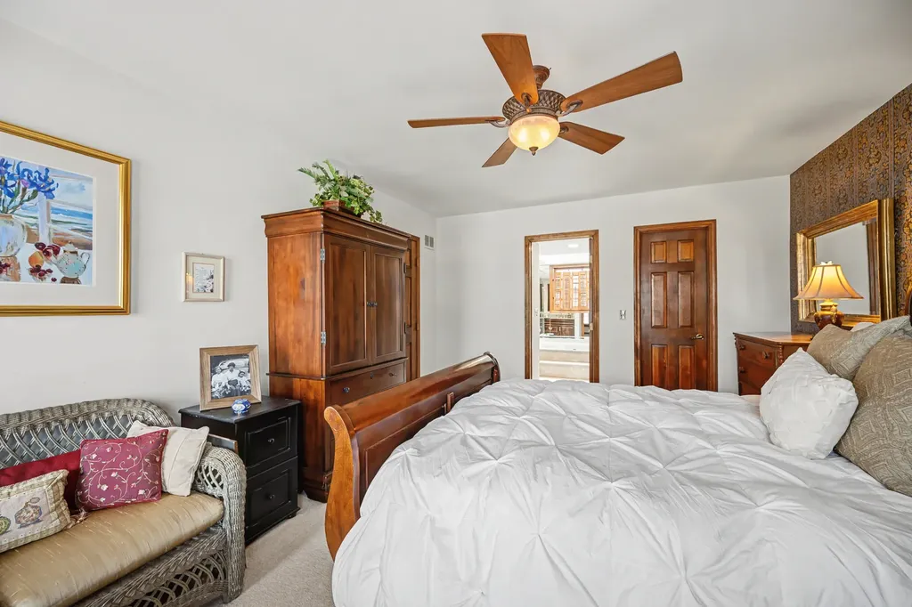 827 North Driveway Glen Ellyn IL 60137