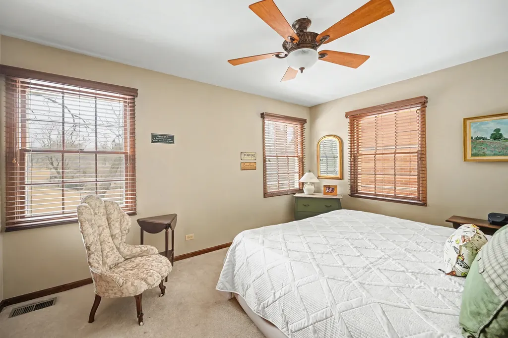 827 North Driveway Glen Ellyn IL 60137