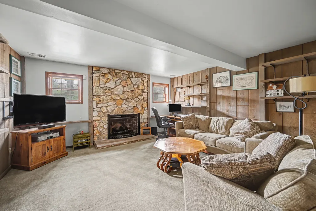 827 North Driveway Glen Ellyn IL 60137