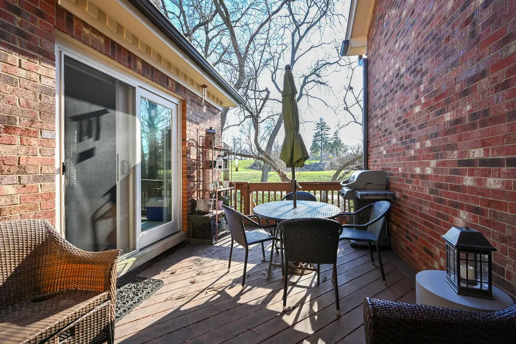 827 North Driveway Glen Ellyn IL 60137