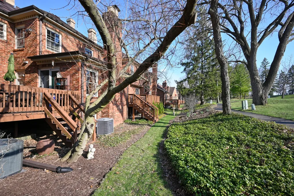 827 North Driveway Glen Ellyn IL 60137