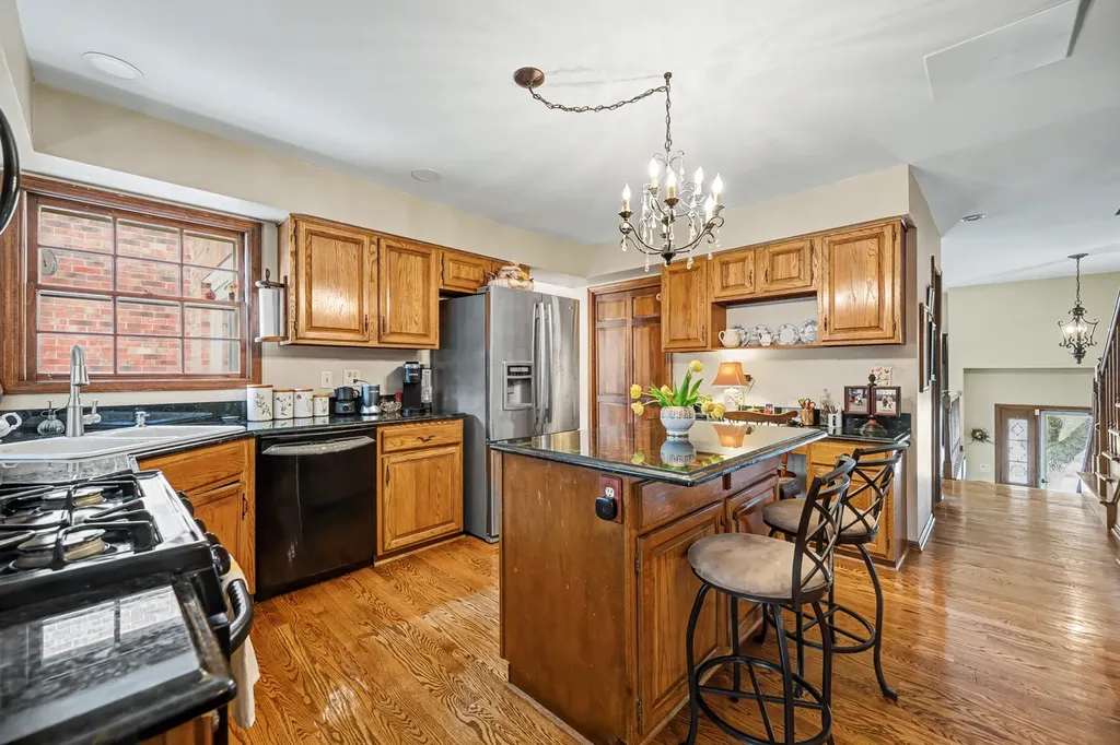 827 North Driveway Glen Ellyn IL 60137