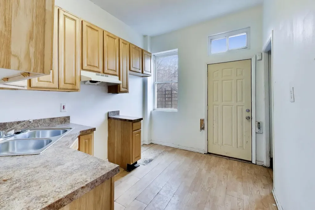 4505 South Indiana Avenue Chicago IL 60653
