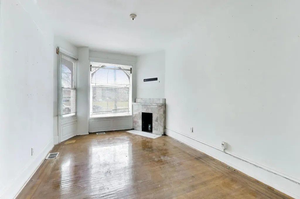 4505 South Indiana Avenue Chicago IL 60653