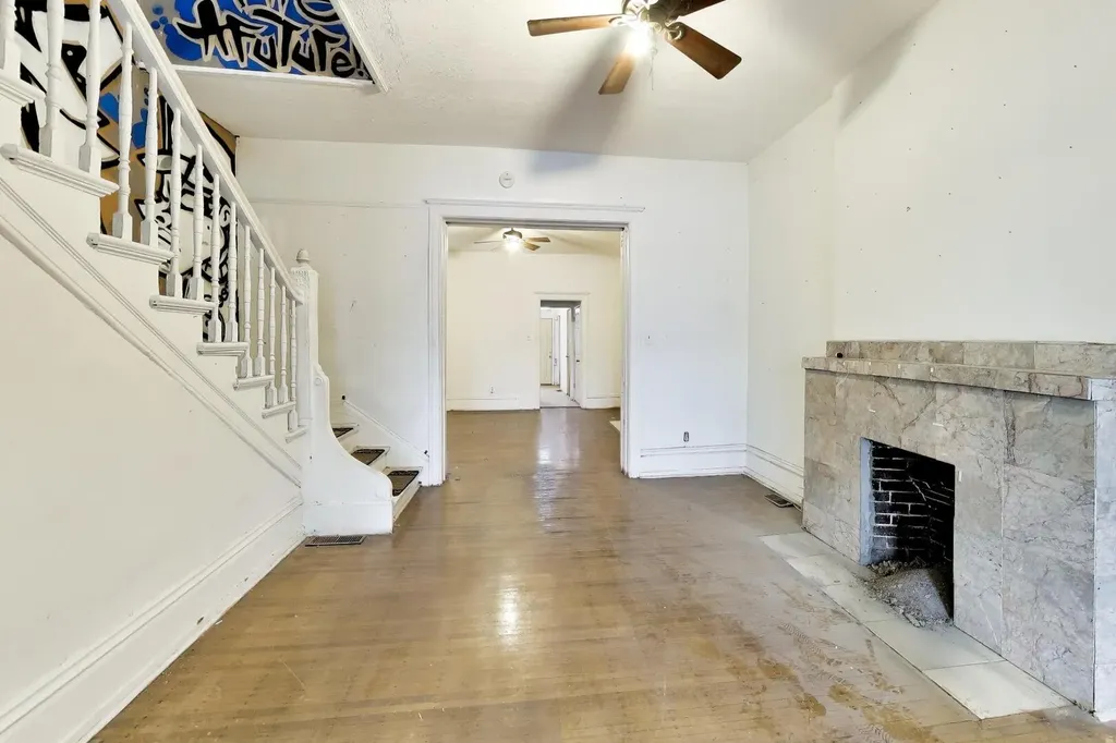 4505 South Indiana Avenue Chicago IL 60653