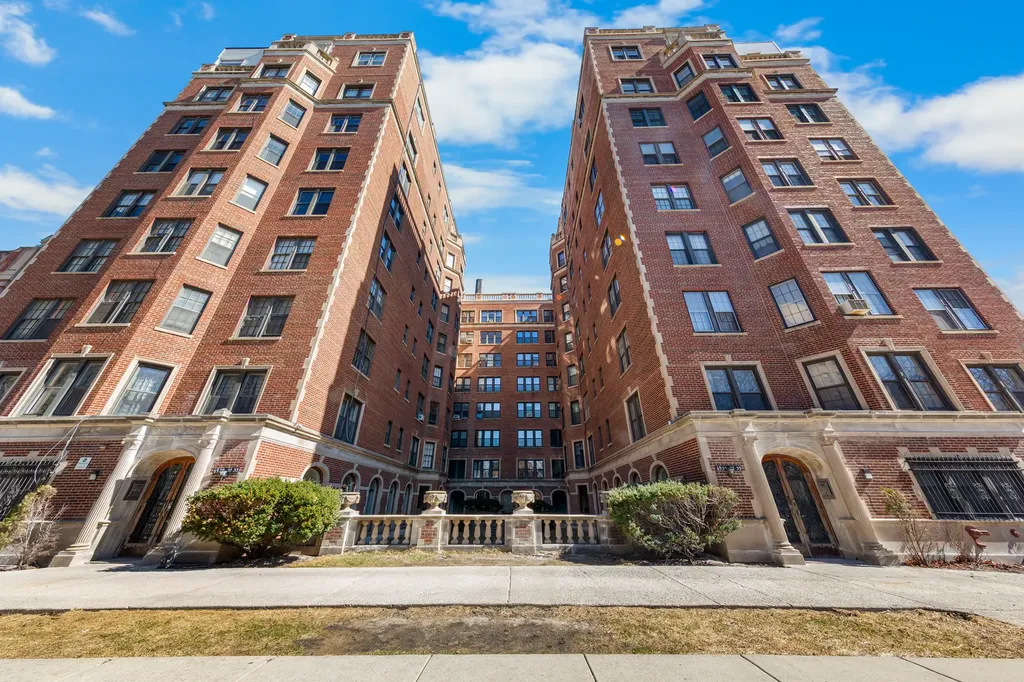 6935 South Crandon Avenue Chicago IL 60649