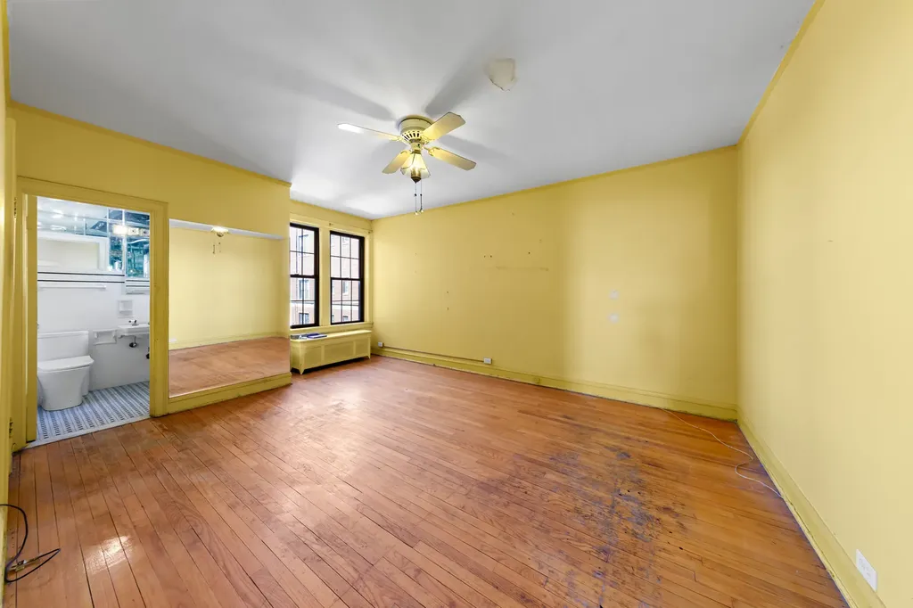 6935 South Crandon Avenue Chicago IL 60649