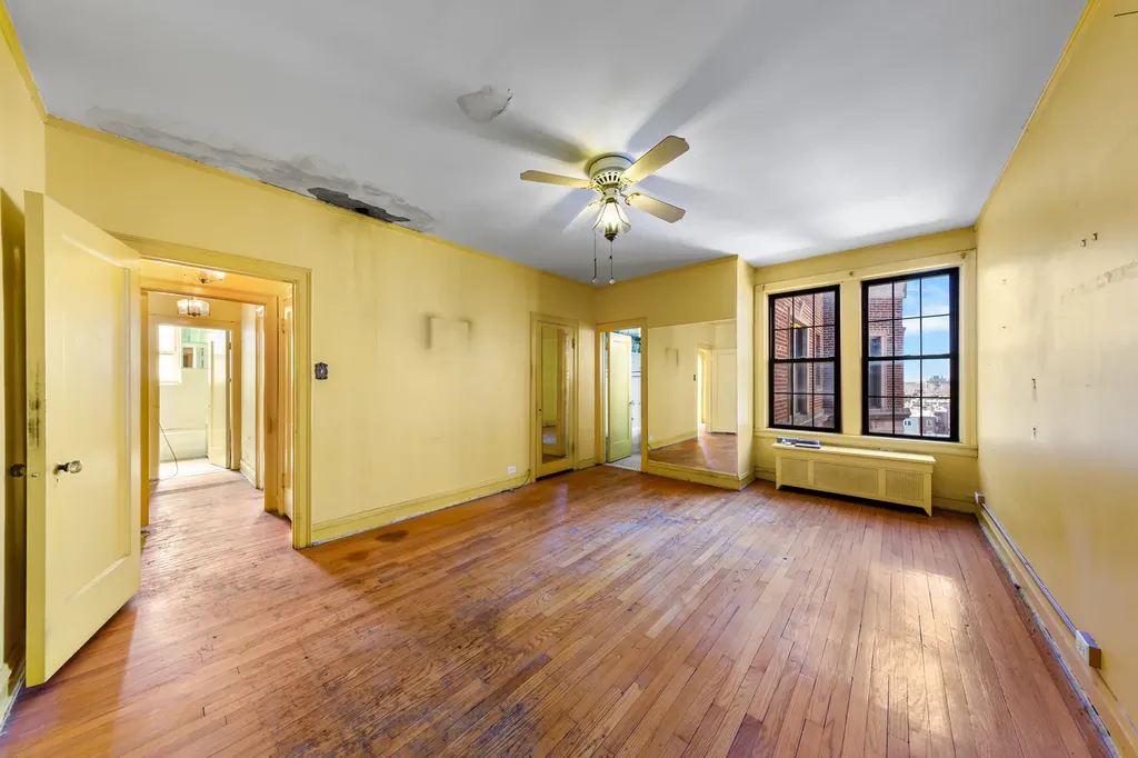 6935 South Crandon Avenue Chicago IL 60649