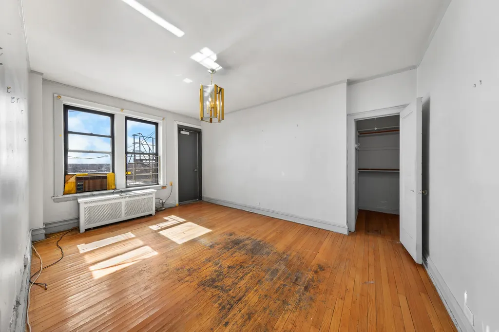 6935 South Crandon Avenue Chicago IL 60649