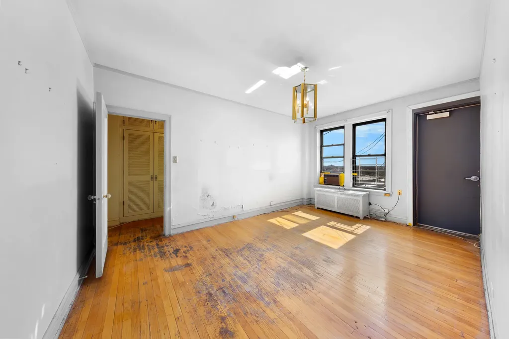 6935 South Crandon Avenue Chicago IL 60649