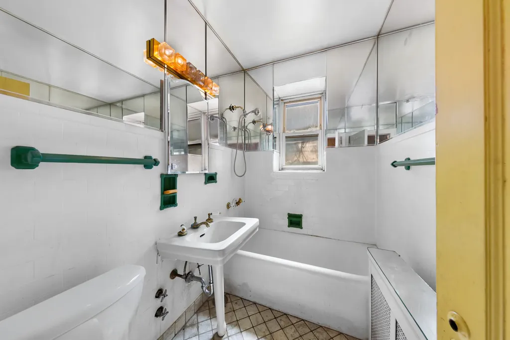 6935 South Crandon Avenue Chicago IL 60649
