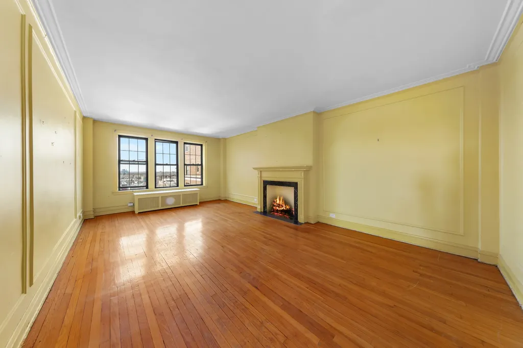 6935 South Crandon Avenue Chicago IL 60649