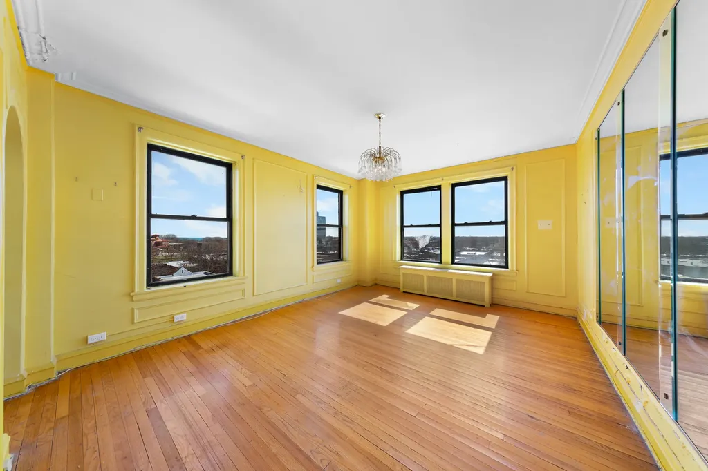 6935 South Crandon Avenue Chicago IL 60649