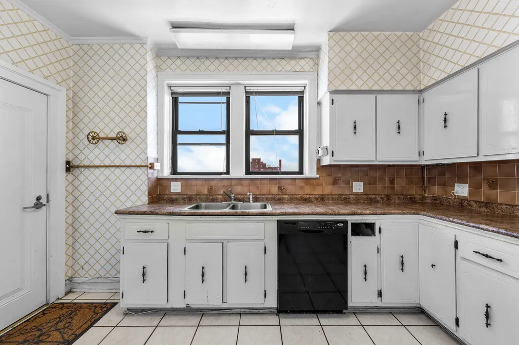 6935 South Crandon Avenue Chicago IL 60649