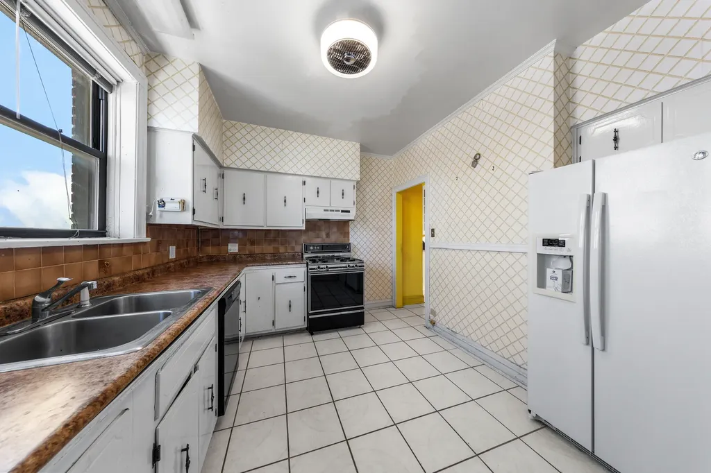 6935 South Crandon Avenue Chicago IL 60649
