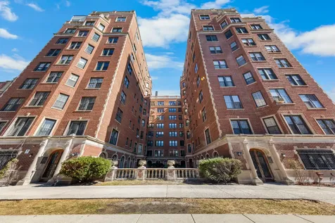 6935 South Crandon Avenue Chicago IL 60649