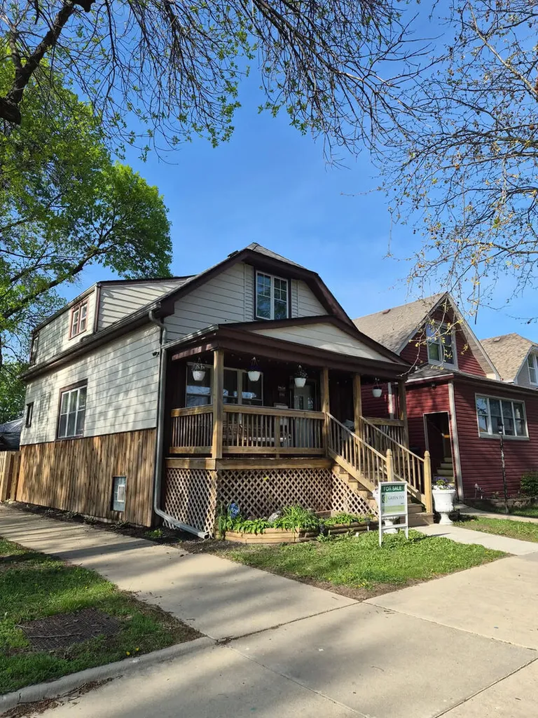 5758 West Warwick Avenue Chicago IL 60634
