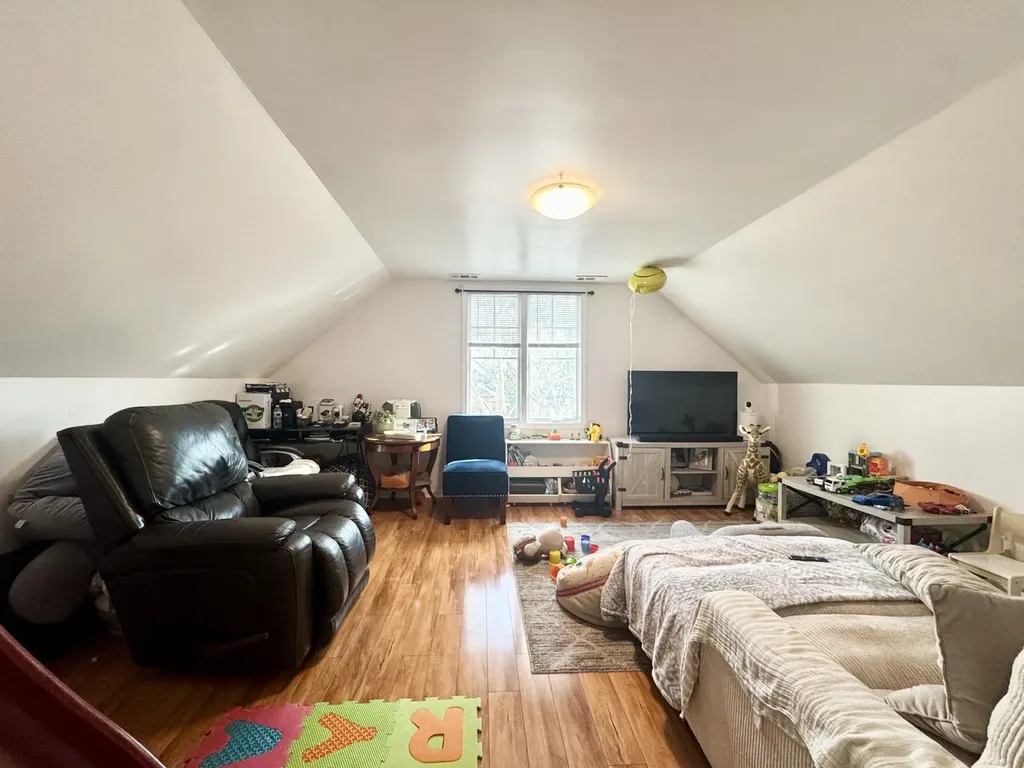 5758 West Warwick Avenue Chicago IL 60634