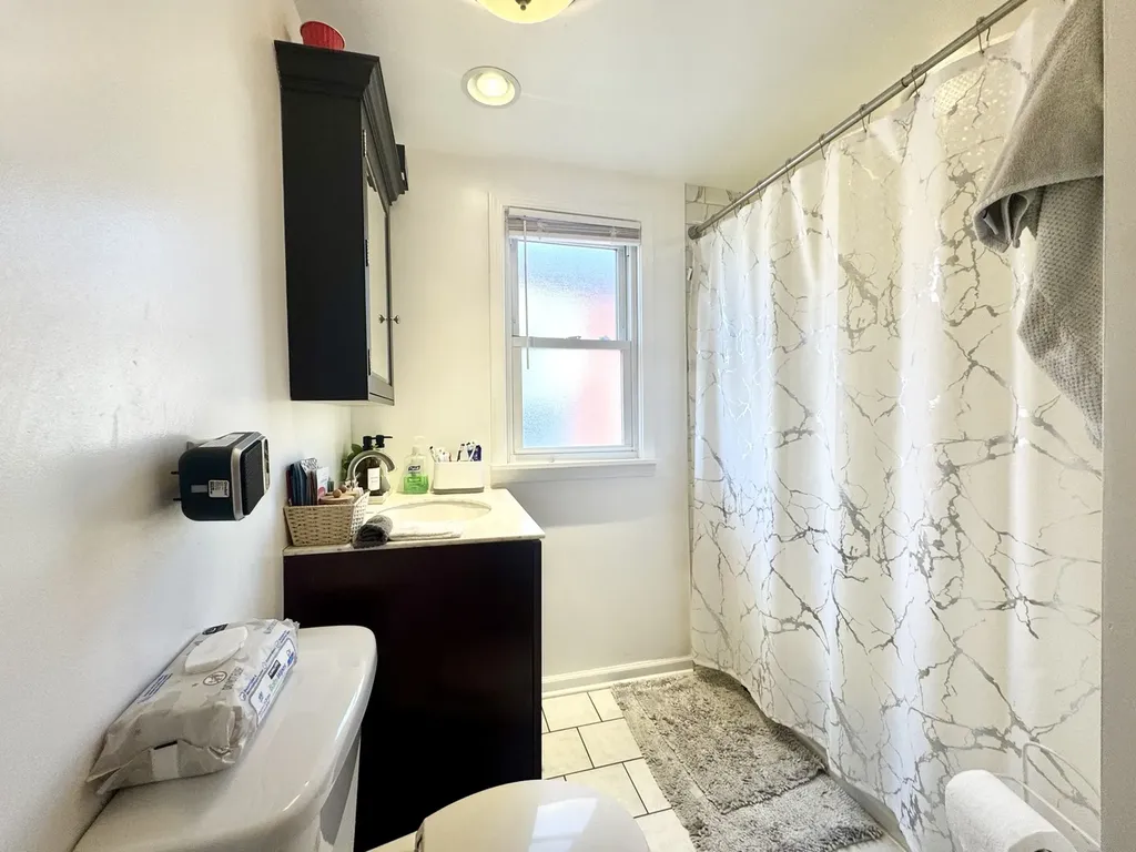 5758 West Warwick Avenue Chicago IL 60634