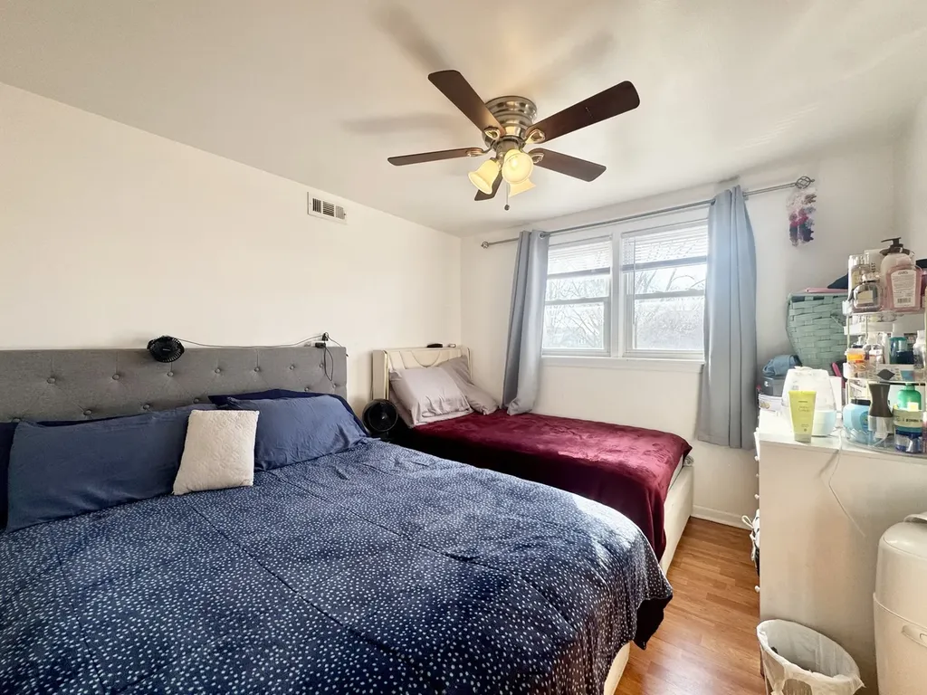 5758 West Warwick Avenue Chicago IL 60634