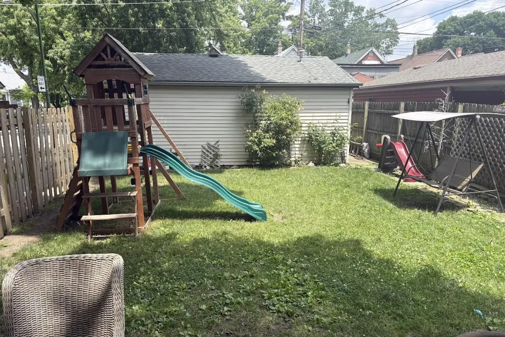 5758 West Warwick Avenue Chicago IL 60634
