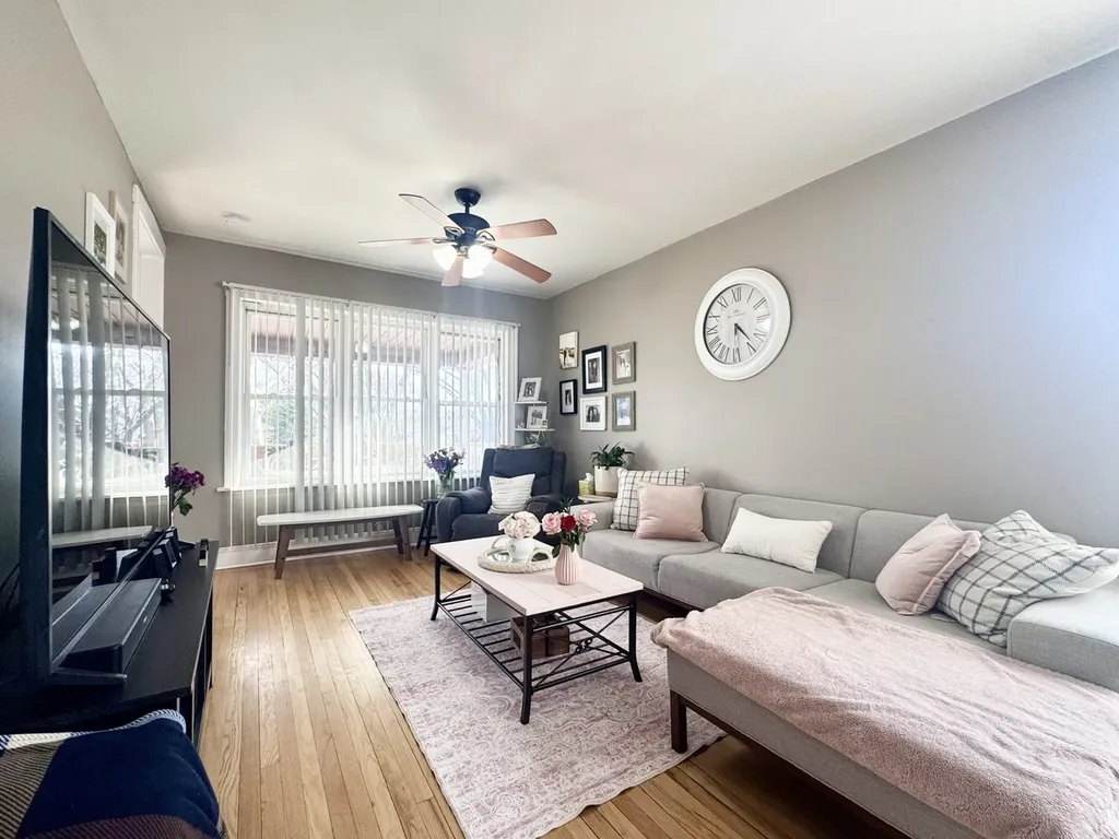 5758 West Warwick Avenue Chicago IL 60634