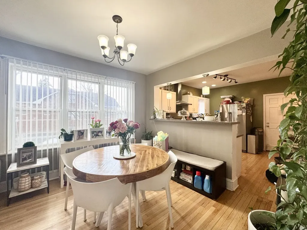 5758 West Warwick Avenue Chicago IL 60634