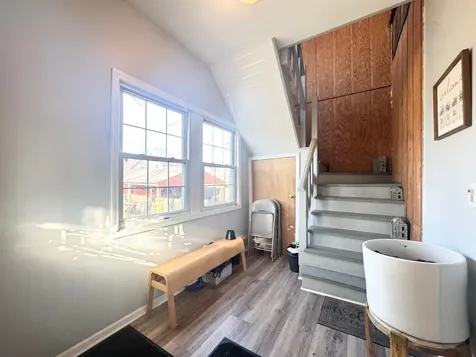 5758 West Warwick Avenue Chicago IL 60634