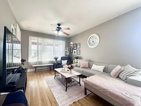 5758 West Warwick Avenue Chicago IL 60634