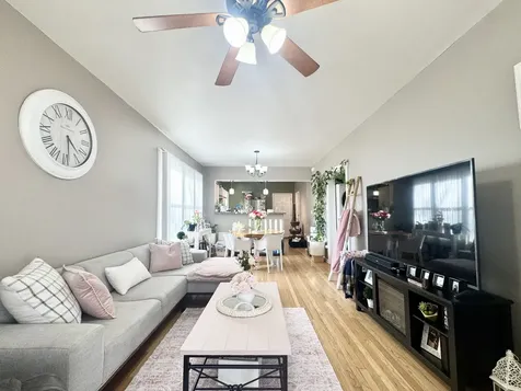 5758 West Warwick Avenue Chicago IL 60634