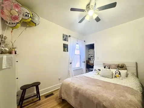5758 West Warwick Avenue Chicago IL 60634